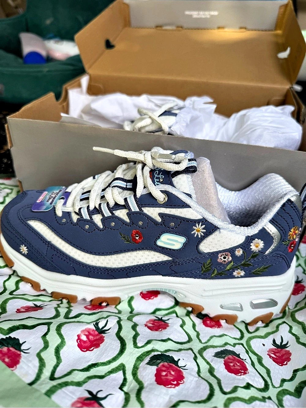 Skechers D'Lites - Spring Bloom Floral Sneakers Blue & White Like New